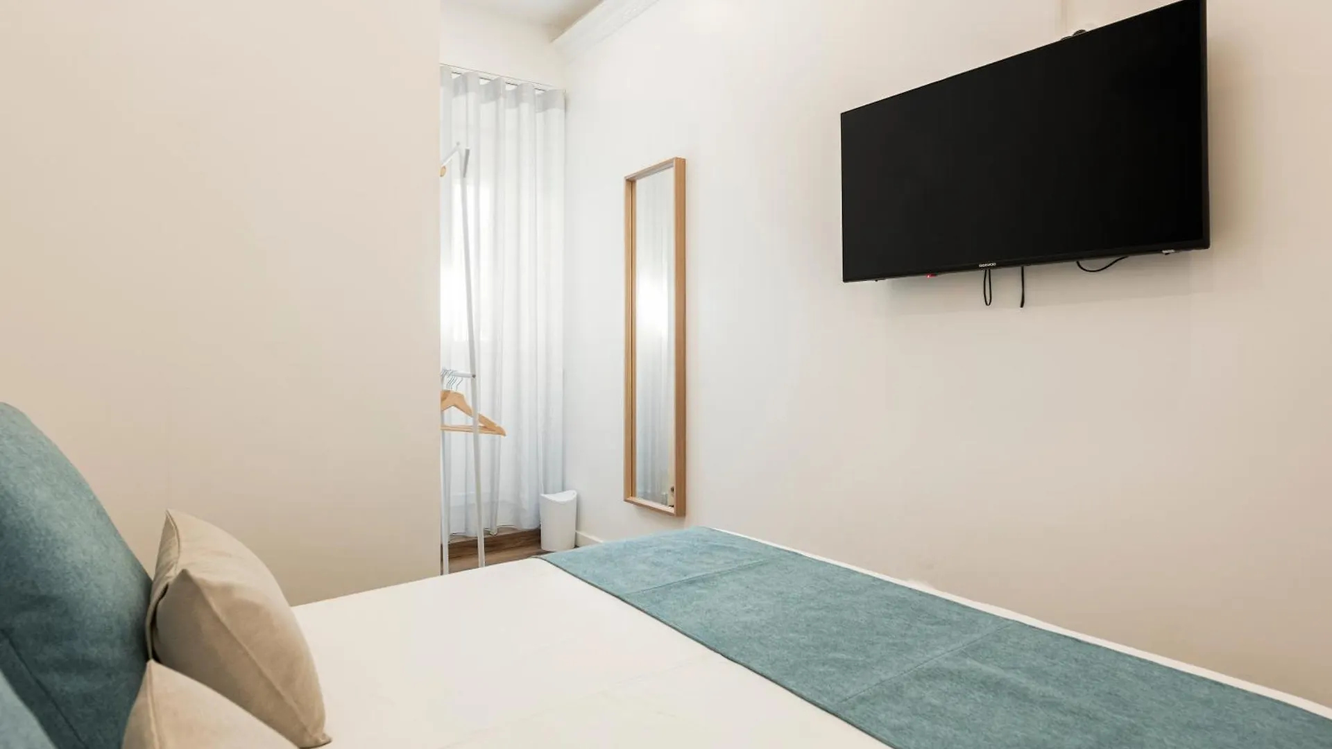 Madalena Hostel E Suites Faro 0*,