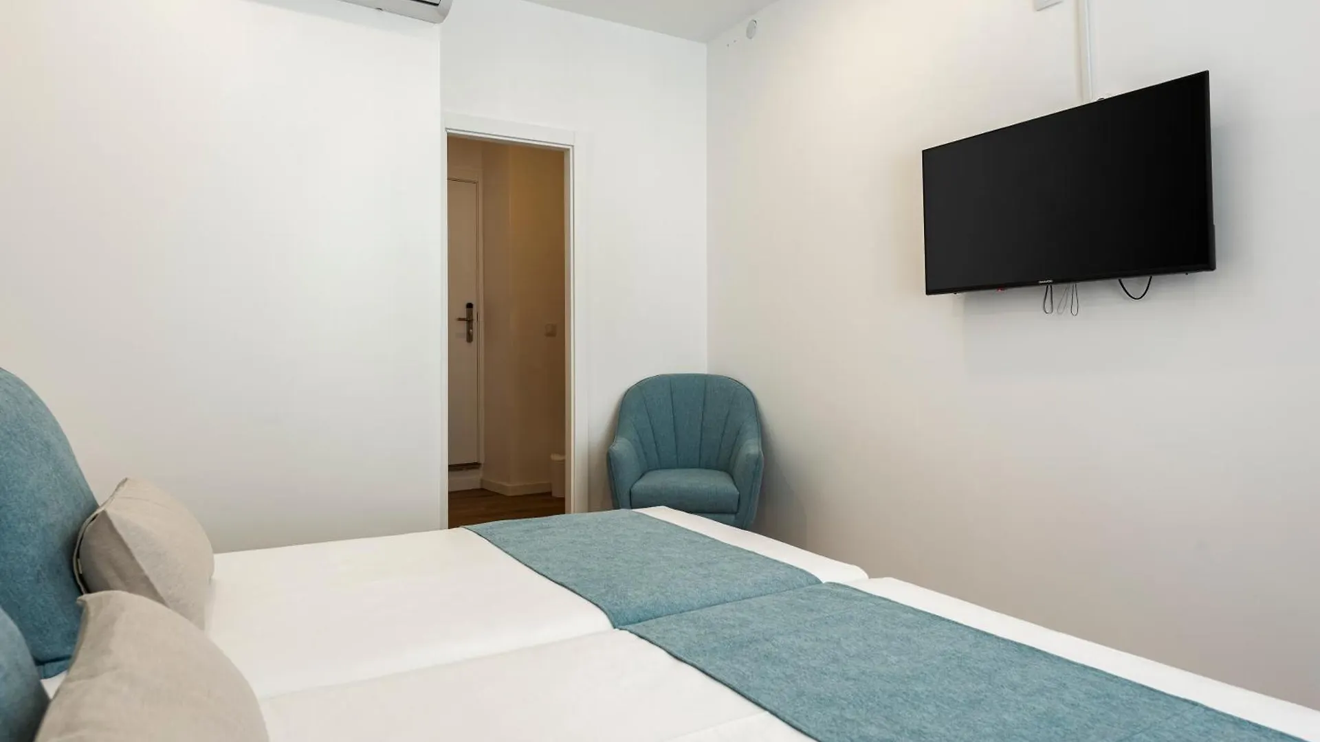 Madalena Hostel E Suites Faro 0*,
