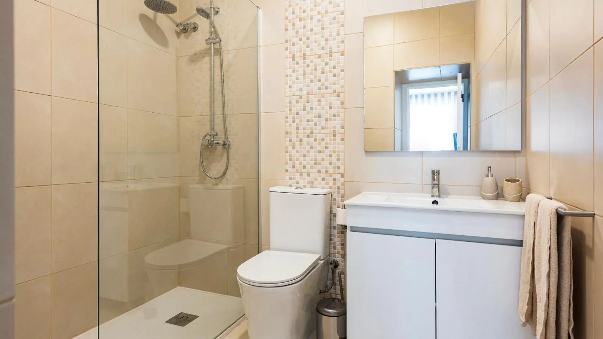 Madalena Hostel E Suites Faro Portugal