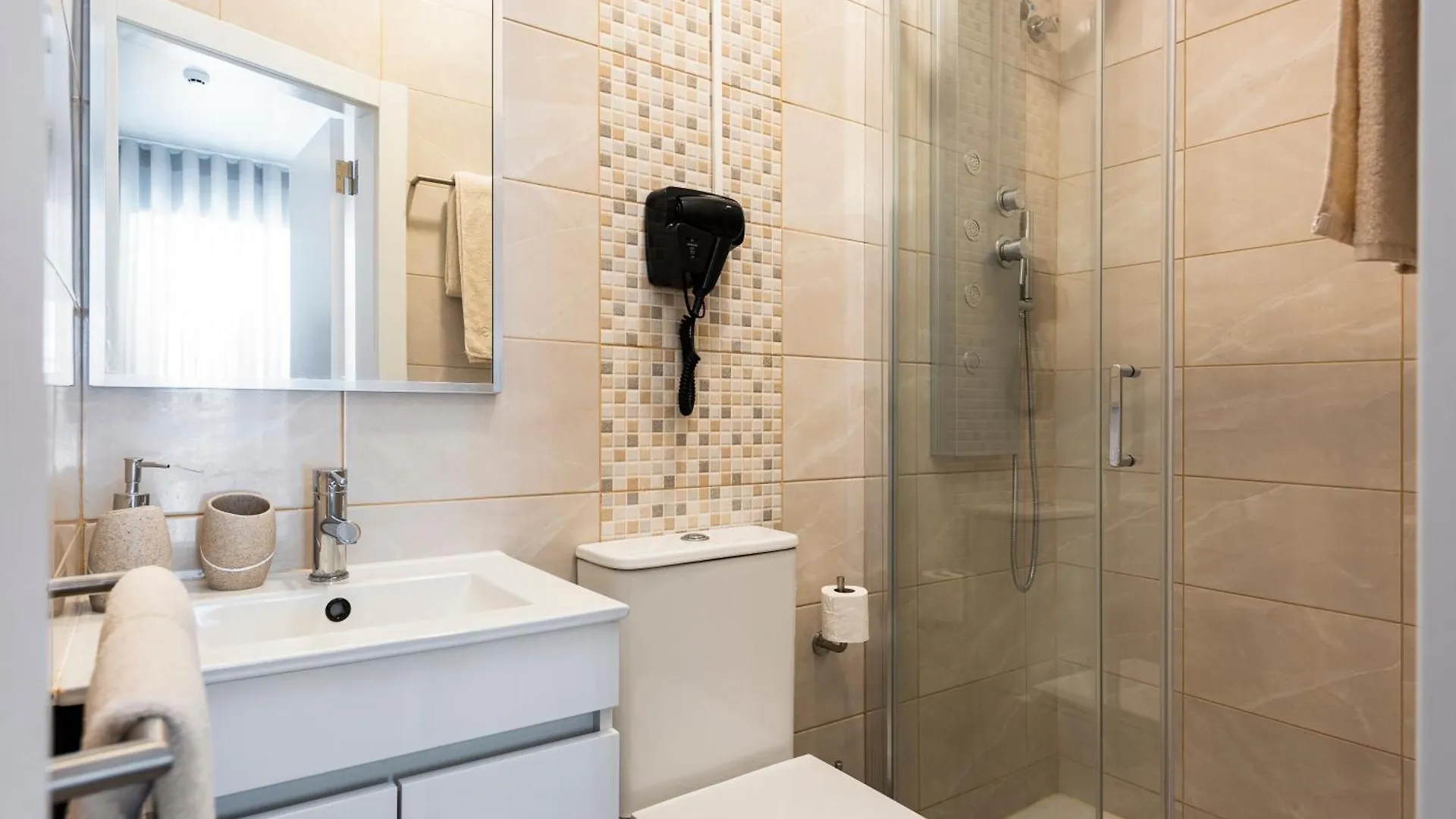 Madalena Hostel E Suites Faro 0*,