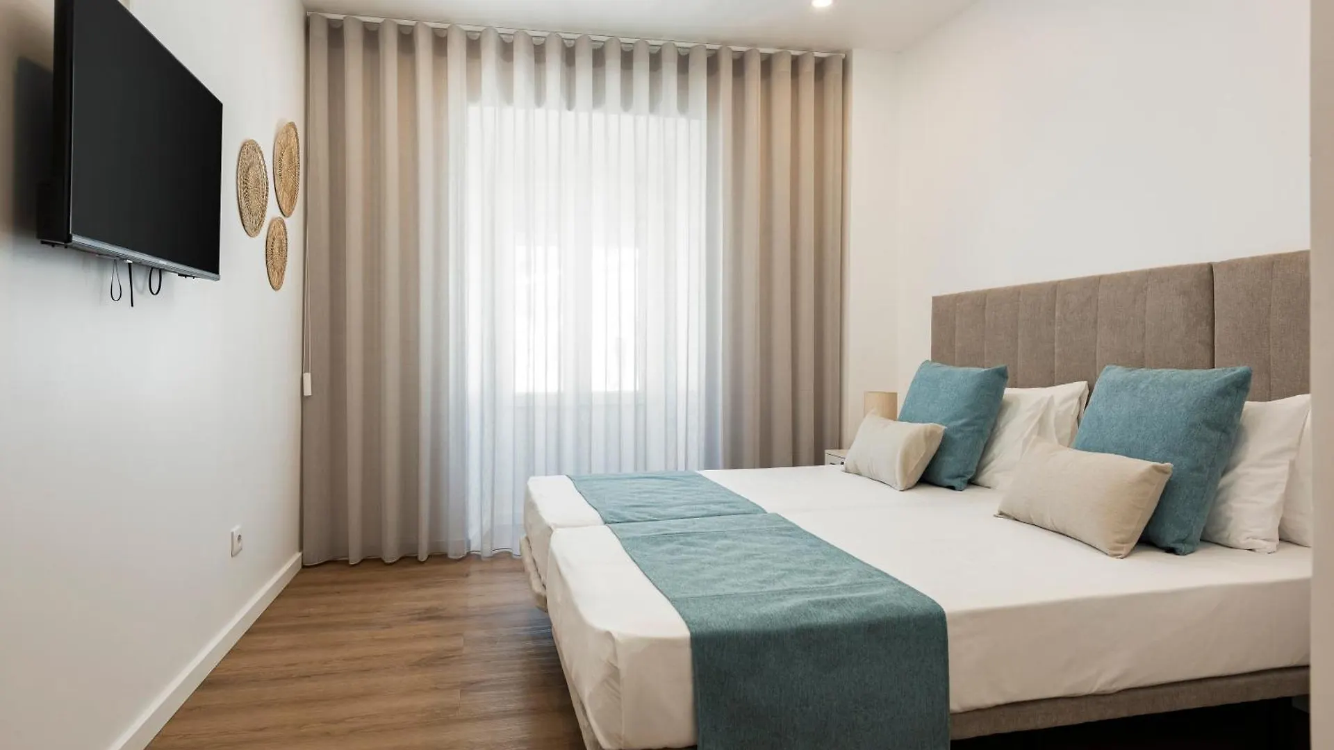 Madalena Hostel E Suites Faro Portugal