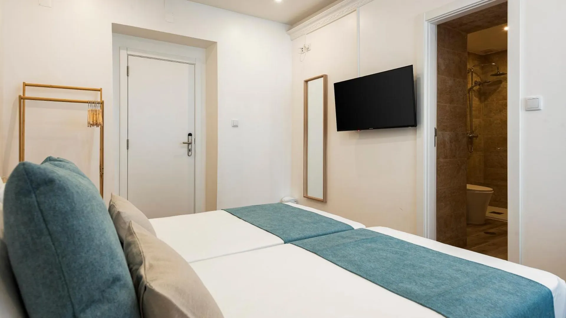 Madalena Hostel E Suites Faro Portugal