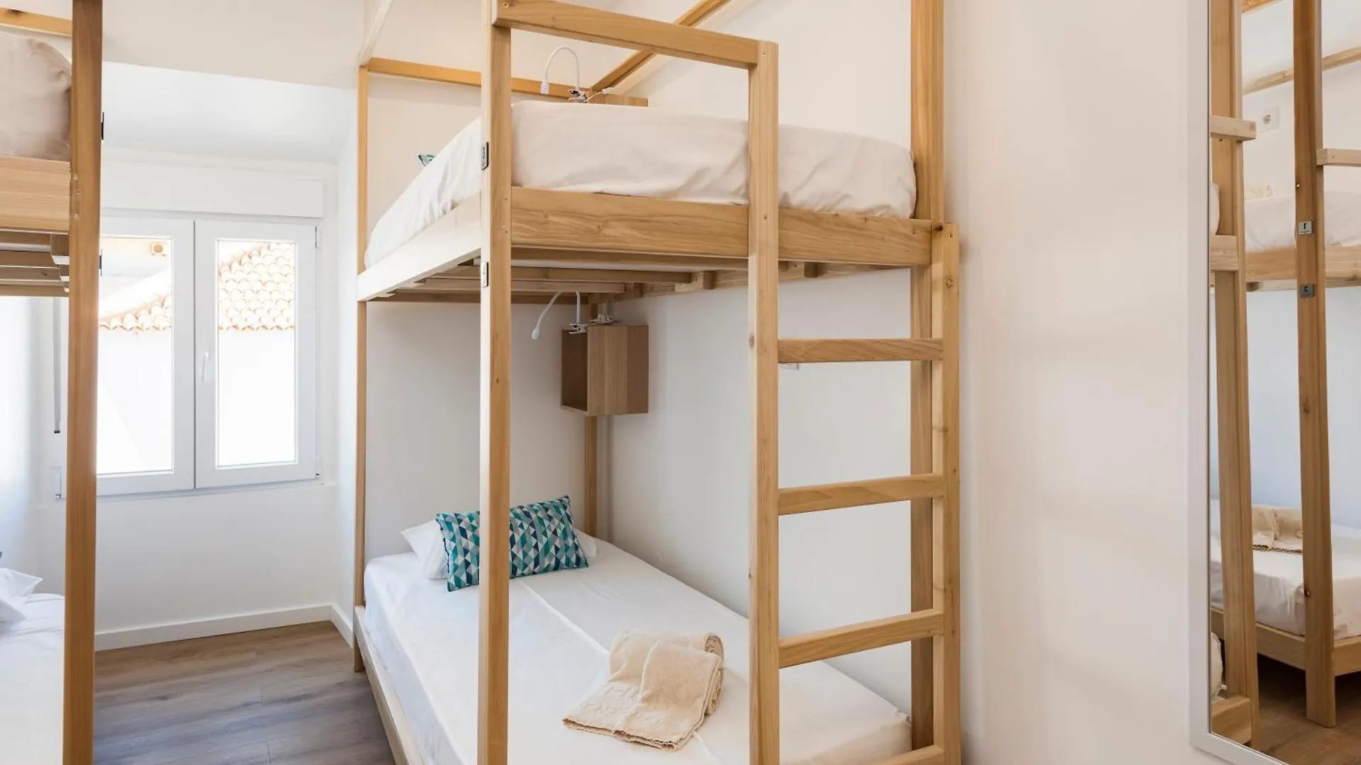 Madalena Hostel E Suites Faro Portugal