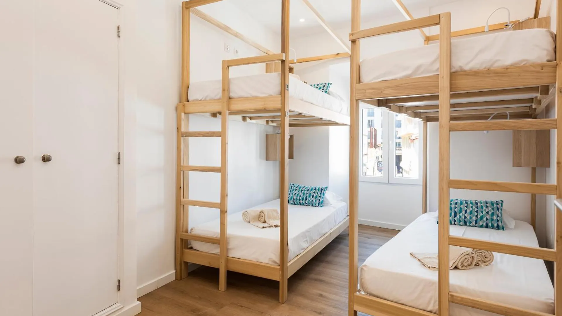 Madalena Hostel E Suites Faro 0*,